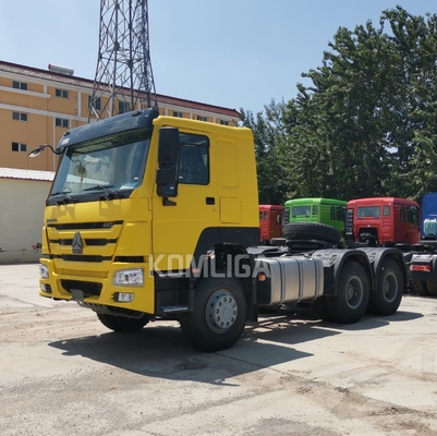 HOWO 10 Roue de traction de la tête de camion de premier déménageur avec remorque A / C cabine et la personnalisation
