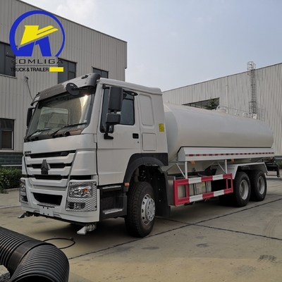 Sinotruk HOWO 4X2/6X4/8X4 Camion-citerne à eau de 20cbm avec capacité de cabine et de moteur &gt; 8L