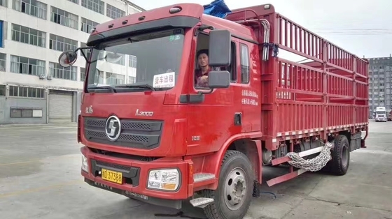 Chauffeur de camions Shacman 21-30t Capacité de charge Camion de chargement avec service après-vente