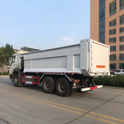 Capacité élevée 371 chevaux 6x4 10 roues Sinotruck HOWO camions à décharge avec un coucheur