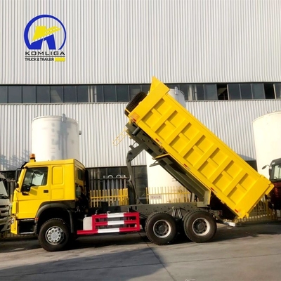 Capacité de chargement 21-30 t Sinotruk HOWO A7 dépoussiéreur à bascule avec transmission Hw19710