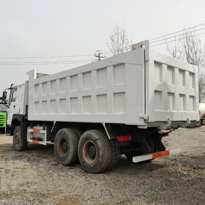 375HP Sinotruck HOWO 6X4 Camion à bascule d'occasion en Europe avec élévation hydraulique à bascule ventrale
