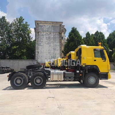 Capacité de charge de 21 à 30 tonnes 16 tonnes Arbre arrière Sinotruk 10 roues 371HP HOWO 6X4 remorqueur