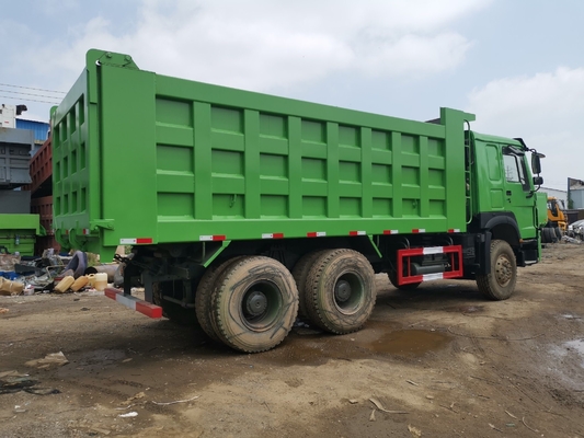 2017 Années en bon état 6X4 Sinotruk HOWO Camion à ordures d'occasion pour le marché africain Sièges ≤5