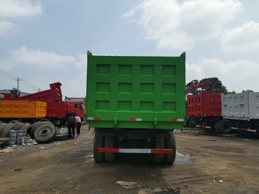 2017 Années en bon état 6X4 Sinotruk HOWO Camion à ordures d'occasion pour le marché africain Sièges ≤5