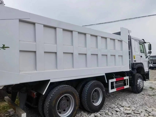Camions d'occasion Sinotruk HOWO Camions d'occasion avec bonne conduite 20cbm Dimension du seau