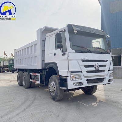 6X4 Sinotruk HOWO Dump Truck / Tipper 371HP 375HP avec une cabine couchette et A / C