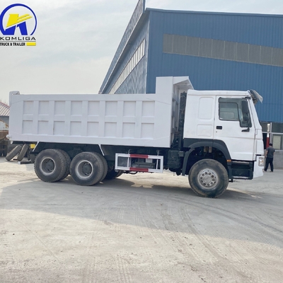6X4 Sinotruk HOWO Dump Truck / Tipper 371HP 375HP avec une cabine couchette et A / C