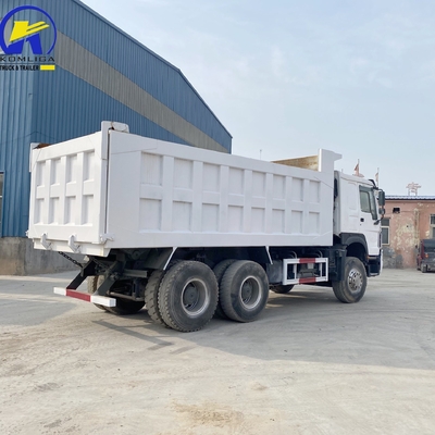 6X4 Sinotruk HOWO Dump Truck / Tipper 371HP 375HP avec une cabine couchette et A / C