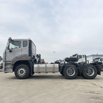 6800*2500*3200mm 3alxes 30t HOWO Camion tracteur d'occasion avec réservoir d'huile en aluminium de 400L