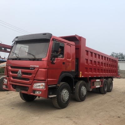 Sinotruk 12 roues utilisées HOWO 70 tonnes 100 tonnes camion de décharge 8X4 avec conception de pneus radiaux