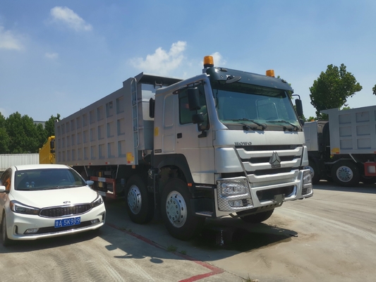 Capacité de 25 à 30 tonnes Sinotruk HOWO 8X4 camionneur-déchargeur lourd avec système de direction Zf8118