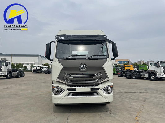 Sinotruk HOWO 4X2 4X4 Prime Mover 6 roues Semi-remorque Tracteur tête de camion avec pneus