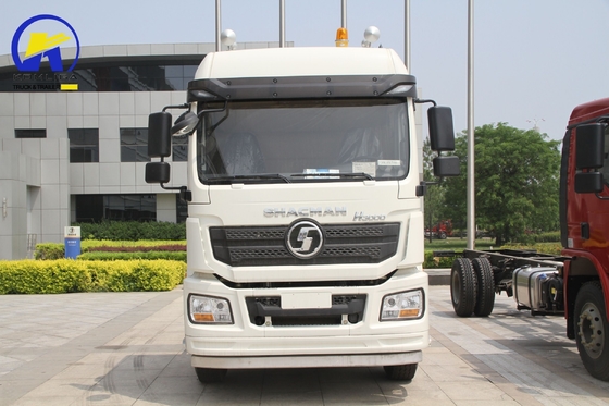 6 roues Shacman 4X2 camion-tête de remorque légère pour ≤5 sièges et pétrolier en aluminium de 400L