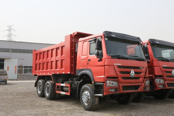 Camion de décharge HOWO 6X4 336HP avec transmission manuelle en bon état.
