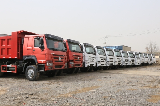 Camion de décharge HOWO 6X4 336HP avec transmission manuelle en bon état.