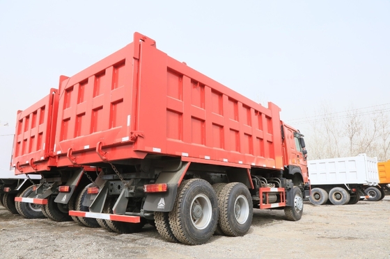 Camion de décharge HOWO 6X4 336HP avec transmission manuelle en bon état.