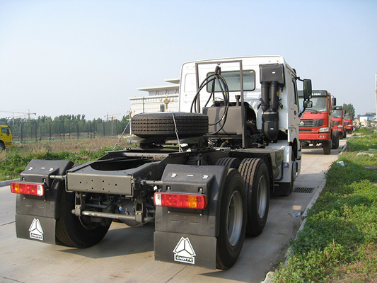 Sinotruk HOWO Truck à tête de tracteur pour moteur de remorque de capacité&gt; 8L Base de traction facultative
