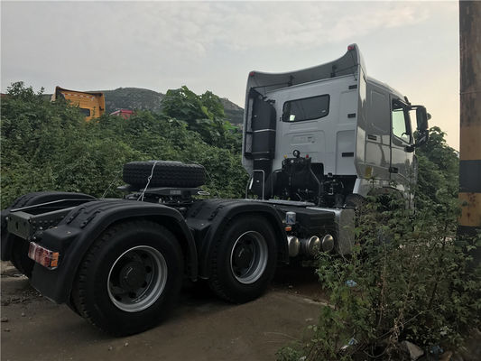 10 roues de remorquage 6×4 roue motrice HOWO A7 tête de tracteur de camion avec des caractéristiques optionnelles