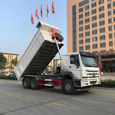 Lecteur avant 10 roues 20-30t Sinotruk 6X4 6X6 Camion à ordures avec 10 1 pneus de rechange