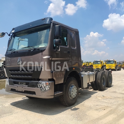 HOWO 10 Roue de traction de la tête de camion de premier déménageur avec remorque A / C cabine et la personnalisation