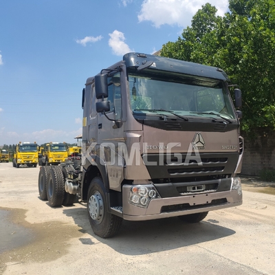 HOWO 10 Roue de traction de la tête de camion de premier déménageur avec remorque A / C cabine et la personnalisation