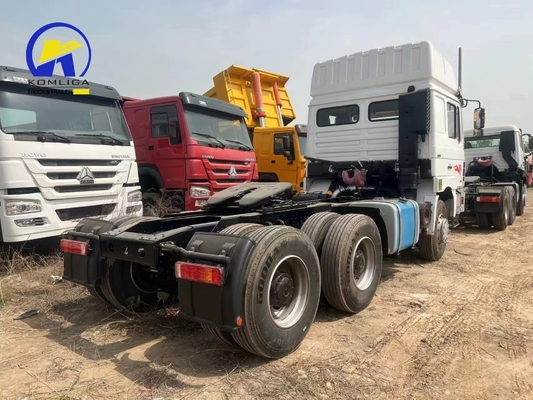 Shacman 6X4 Tracteur à tête de remorque avec homme d'essieu avant 7,5 tonnes