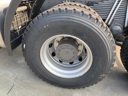 Sinotruk HOWO 6X4 10 roues moteur de tracteur camion à tête de tracteur avec support de pièces de rechange