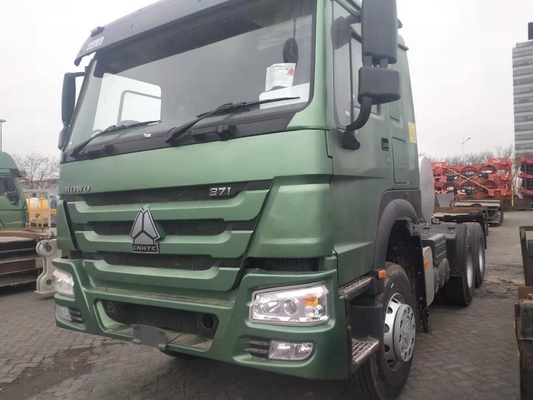 420HP Sinotruk HOWO Heavy Duty Tractor Trailer Head Truck avec conception de pneus radiaux