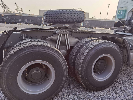 Sinotruk HOWO 6*4 420HP Tête de remorque Camion tracteur Camion tracteur avec 6800*2500*3200mm Taille