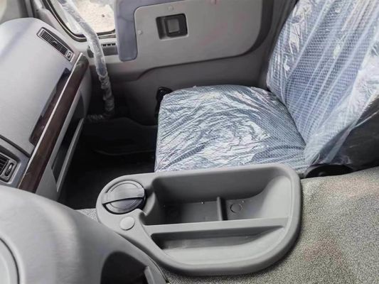 Camion à bascule HOWO d'occasion en bon état 6×4 roue motrice Zf8118 Système de direction