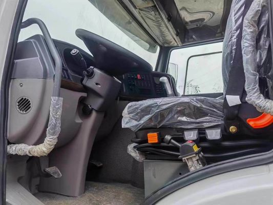 Camion à bascule HOWO d'occasion en bon état 6×4 roue motrice Zf8118 Système de direction