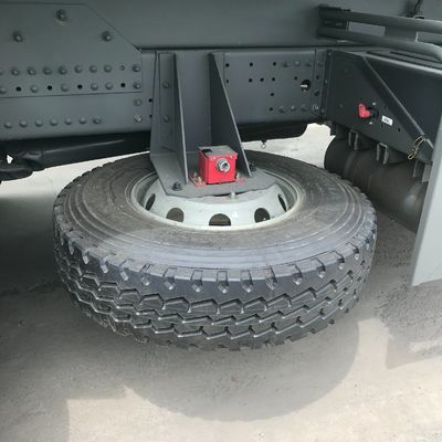 300L réservoir de carburant personnalisé 12 roues et utilisé HOWO 8X4 camion de décharge avec levage avant