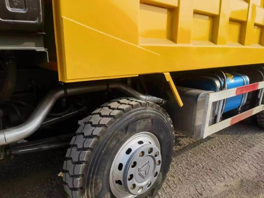 HOWO 8X4 Camion de décharge Camion de décharge pour l'Afrique 20cbm Seau Dimension 25-30 tonnes Capacité