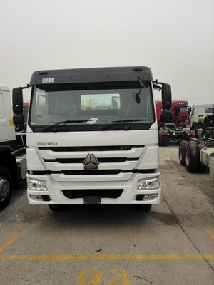 Conception de pneus radiaux 371 ch Camion tracteur Sinotruk HOWO 6*4 d'occasion avec un essieu avant de 9 tonnes