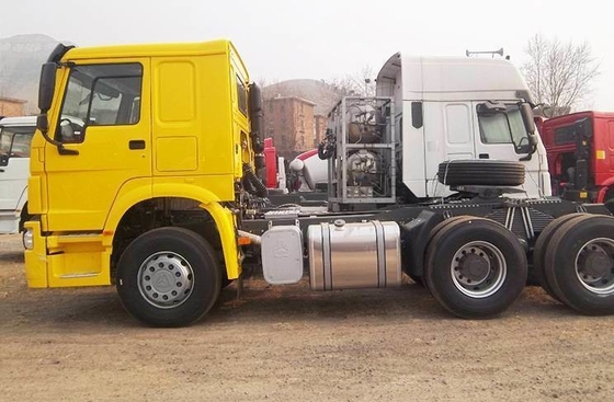Conception de pneus radiaux 371 ch Camion tracteur Sinotruk HOWO 6*4 d'occasion avec un essieu avant de 9 tonnes