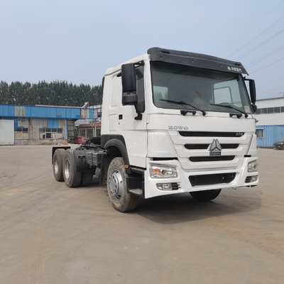 Sinotruk HOWO 6*4 10 roulettes Tireur à tête de camion avec une capacité de chargement de 40-60 tonnes