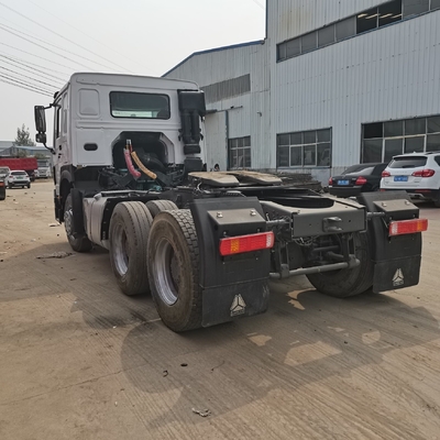 Sinotruk HOWO 6*4 10 roulettes Tireur à tête de camion avec une capacité de chargement de 40-60 tonnes