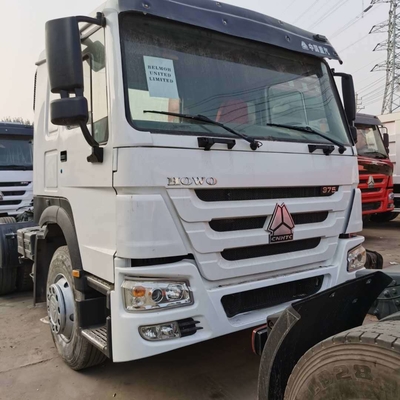 Sinotruk HOWO 6*4 10 roulettes Tireur à tête de camion avec une capacité de chargement de 40-60 tonnes