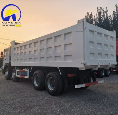 Sinotruk HOWO 12 pneus 8X4 camion à bascule avec certification pneumatique GCC