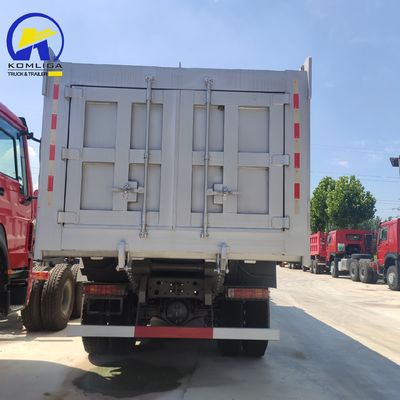 Le plus vendu 371HP Sinotruk HOWO 8X4 12 roues camion à décharge avec une capacité de moteur &gt; 8L