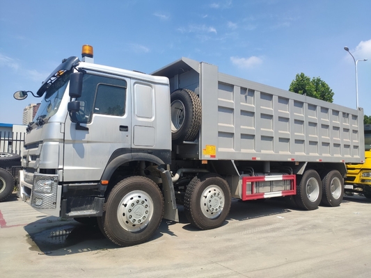 Sinitruk HOWO Poids lourd 8X4 camion à bascule 351-450 chevaux une cabine couchette avec climatisation