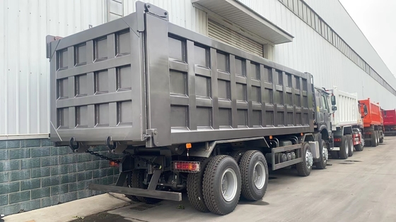 Sinotruk 8X4 12 roues 50 tonnes HOWO déchargeuse à bascule avec élévation hydraulique avant