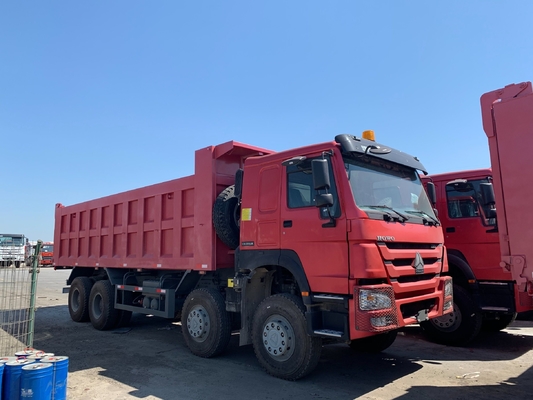 Sinotruk de seconde main 8X4 12 roues HOWO déposeur camion usagé avec un couchage et A / C