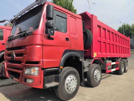 Sinotruk de seconde main 8X4 12 roues HOWO déposeur camion usagé avec un couchage et A / C