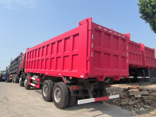 Sinotruk de seconde main 8X4 12 roues HOWO déposeur camion usagé avec un couchage et A / C