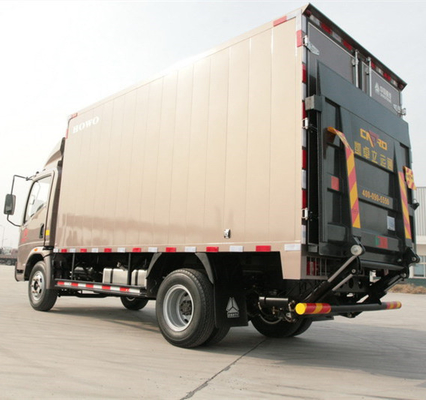 HOWO 4X2 Camion-déchargeur léger / camion-boîte de chargement avec ≤5 sièges et émission Euro II