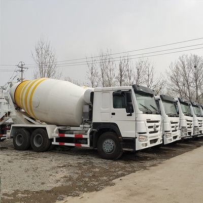 6x4 mode de conduite et Zf8118 direction utilisé Sinotruck camion de mélange de béton à prix abordable