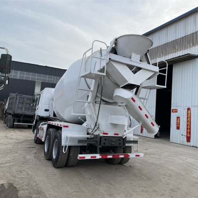 Sinotruck HOWO 6X4 8m3 9m3 10m3 Cimenterie à double essieu moteur réducteur