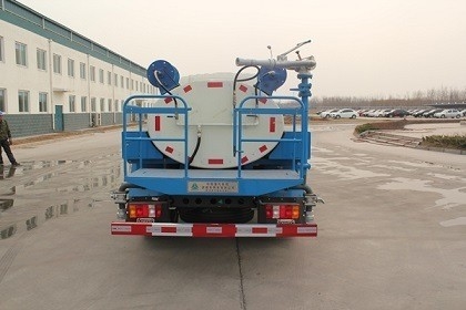 30 tonnes de charge utile Sinotruck HOWO 4X2 Mini 2000 Gallons camion à eau avec moteur D12.42